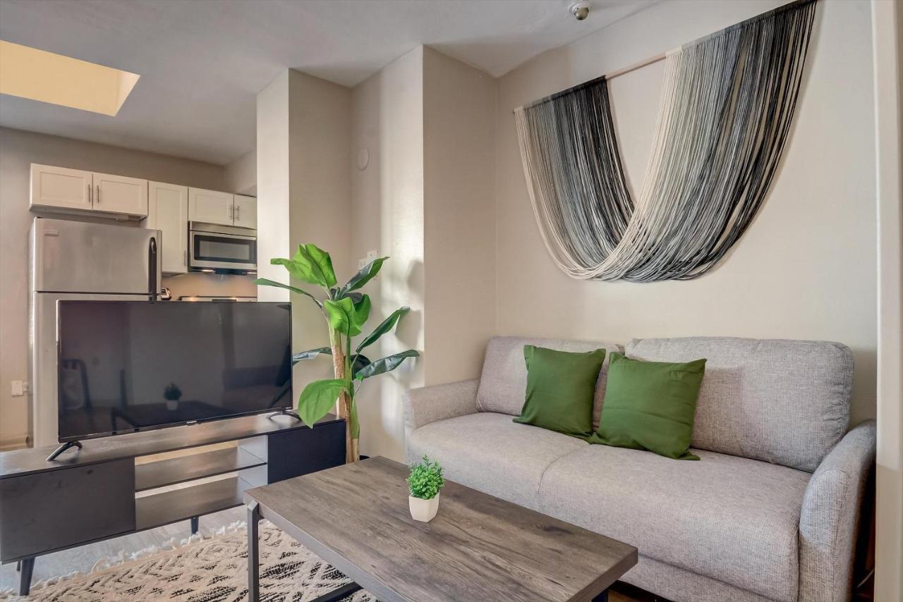 Frontdesk Vue At 3Rd St Apts Downtown Λούισβιλ Δωμάτιο φωτογραφία